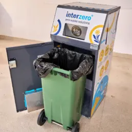 Solarni zabojniki Interzero za odpadke, Interzero, 2026